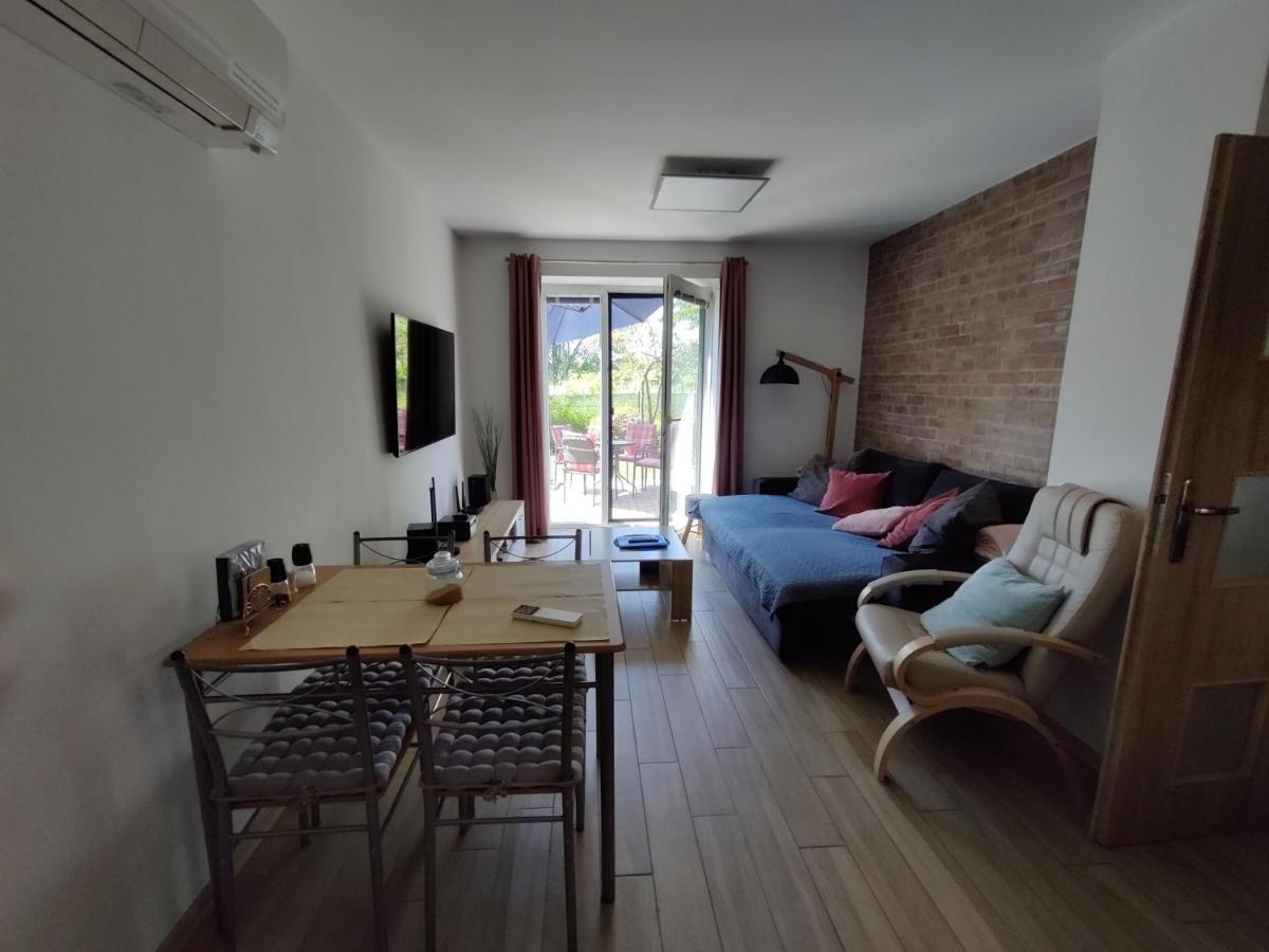 Apartman Pod Lipou - Samostatny Objekt Jaroměř Dış mekan fotoğraf