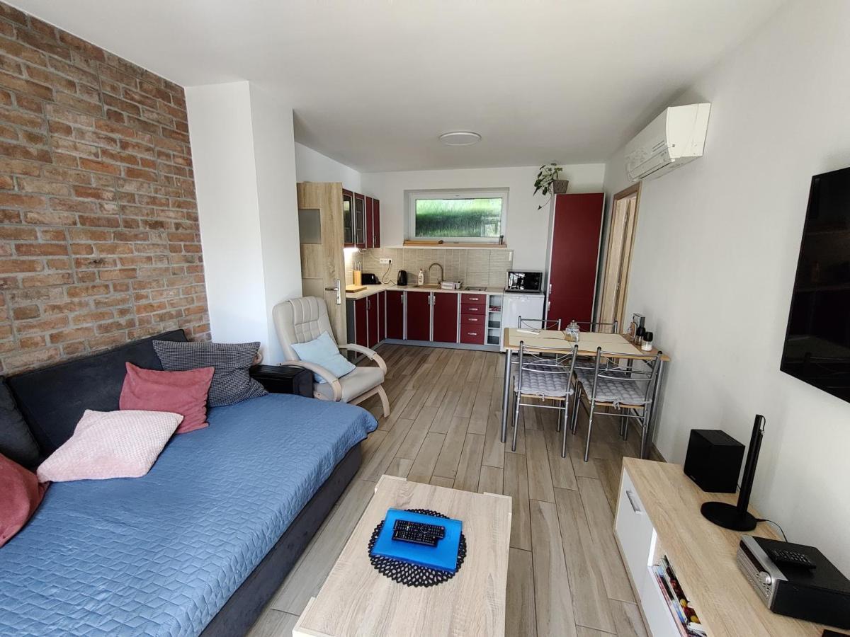 Apartman Pod Lipou - Samostatny Objekt Jaroměř Dış mekan fotoğraf